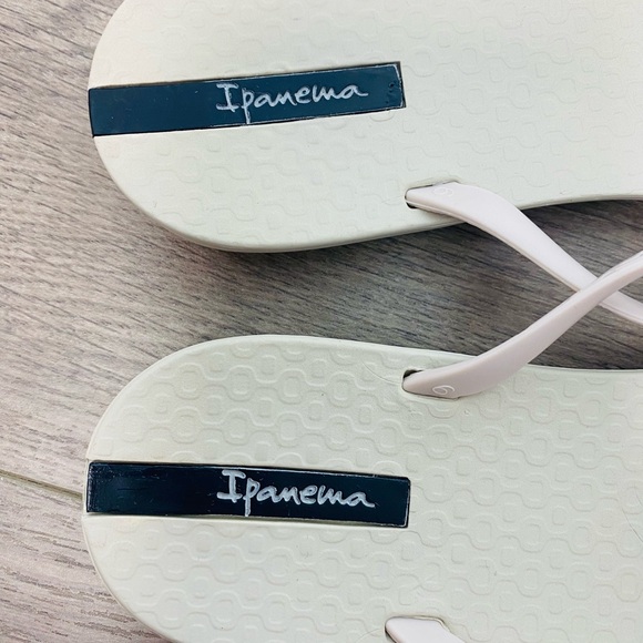 Used Ipanema
Women's Wave Heart Sparkle Flip-Flop Sandals size 7 - Picture 5 of 7